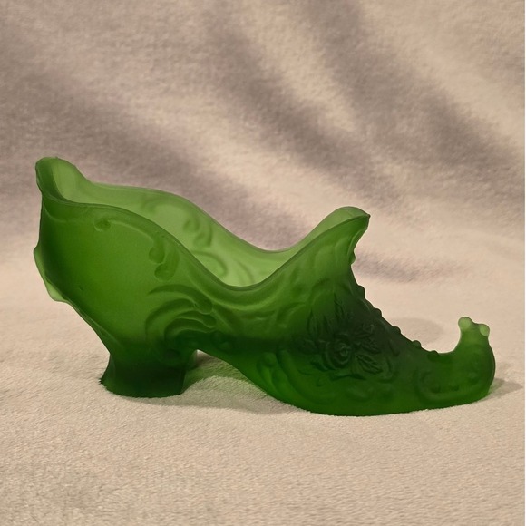 Vintage Satin Green Glass Shoe Slipper Figurine Collectible Display Decor - Picture 1 of 5